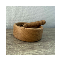 Saltkar med ske. Egetr. Str.  7 cm x H: 3,5 cm x D: 2 cm.