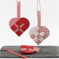 Flettede julehjerter. Materialest til 8 stk. rd/hvid mnstre fra Vivi Gade.