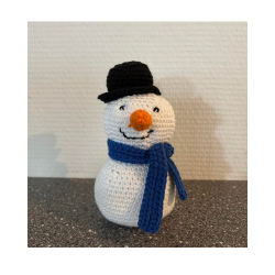 Sd hjemmehklet snemand. Str. ca 8x14 cm