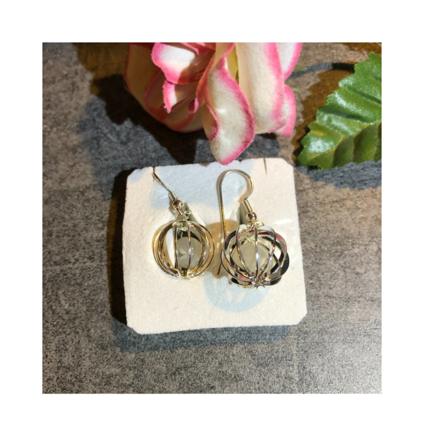 Hngerering med perlebur med hvid perle