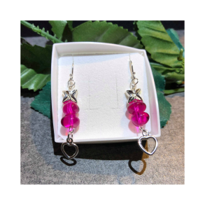 Hngereringe med pink perler, blomster og forslvet hjerte  Sterling slv