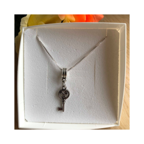 Halskde med slvfarvet nglevedhng  45 cm + 3 cm forlngerkde