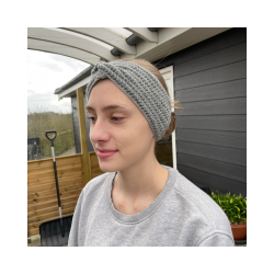 H�klede pandeb�nd. 100% akryl. Til b�rn og voksne