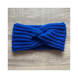 H�klede pandeb�nd. 100% akryl. Til b�rn og voksne