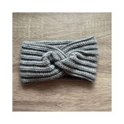 H�klede pandeb�nd. 100% akryl. Til b�rn og voksne