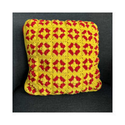 Hjemmehklet pude. Str. ca 35x35 cm. Mnster Oldemorsfirkanter