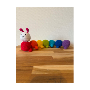 Hjemmeh�klet regnbuelarve i 100 % bomuld � 40 cm