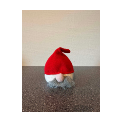 Hjemmeh�klet genert hue nisse.  Ca 23 cm h�j.