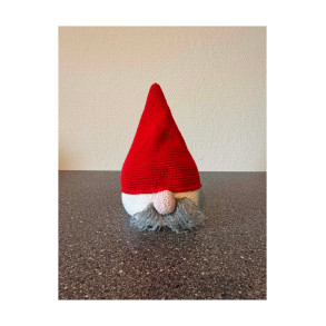 Hjemmeh�klet genert hue nisse.  Ca 23 cm h�j.