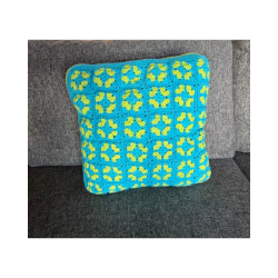 Hjemmehklet pude. Str. ca 35x35 cm. Mnster Oldemorsfirkanter