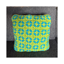 Hjemmehklet pude. Str. ca 35x35 cm. Mnster Oldemorsfirkanter