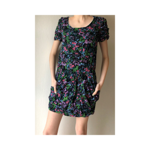 Kort kjole med lommer. Vurderet str. S/M