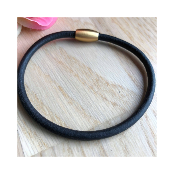 Lderarmbnd 4 mm m/forgyldt magnetls. Lgd: ca 21 cm