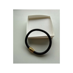 Sort l�derarmb�nd i 5 mm kalvel�der med forgyldt magnetl�s
