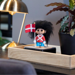 Lykketrold garder med flag