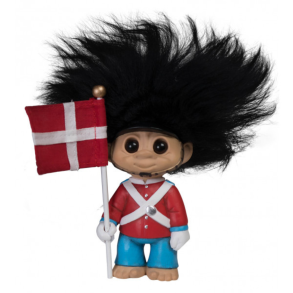 Lykketrold. Garder med flag. Hjde 9 cm