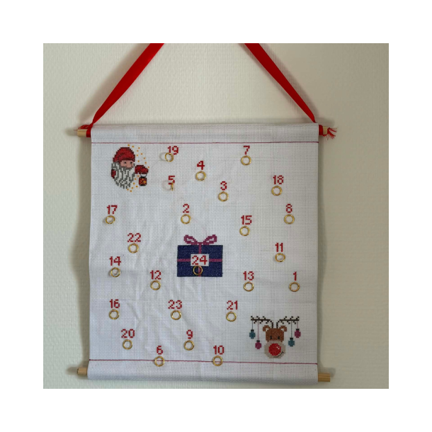 F�rdigsyet hjemmebroderet pakkekalender. Str. ca 35x42 cm