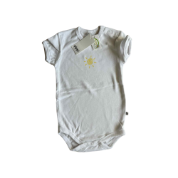 Pippi baby bodystocking. Med korte rmer. Hvid.