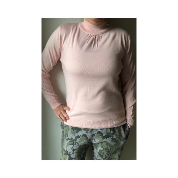 Sweatshirt/Pullover lyserd. Mrk: Delmod. Fes i str. 42 &amp; 46