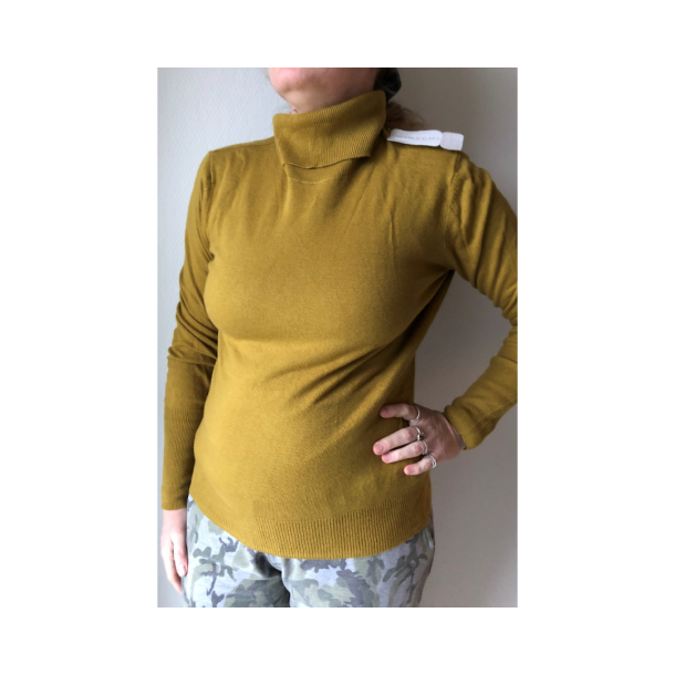 Sweatshirt/Pullover karryfarvet m/hj hals. Mrk: Hirsch. Fes i str. 44 &amp; 46