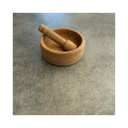 Saltkar med ske. Egetr. Str.  7 cm x H: 3,5 cm x D: 2 cm.