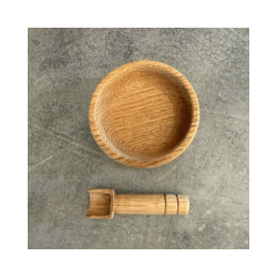 Saltkar med ske. Egetr. Str.  7 cm x H: 3,5 cm x D: 2 cm.