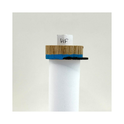 Studenter figur i tr� � unik &amp; h�ndmalet. Str. ca 13x3,5 cm