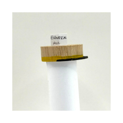 Studenter figur i tr� � unik &amp; h�ndmalet. Str. ca 13x3,5 cm