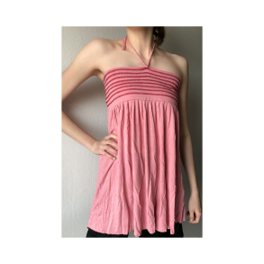 Lyserd top. Bindes i nakken. Mrk: D-site